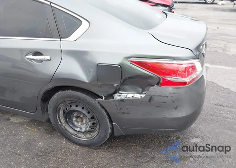 2015 Nissan Altima 2.5 S z USA, uszkodzony, nr VIN 1N4AL3AP2FN378749